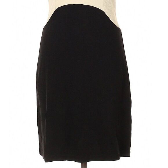 Figure Hugging Corselet Dress - Picture 3 of 5